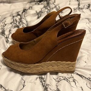 Brash size 7 faux suede wedge